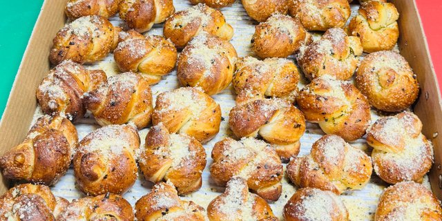 Garlic Knots