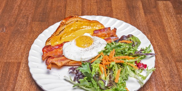 Egg, Bacon & Cheese Croissant Sandwich