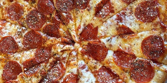 Large Pepperoni Pizza
