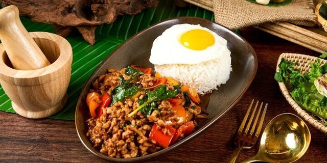 Kra-Pao-Gai-Kai-Dao