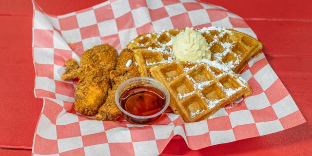 Classic Hot Chicken & Waffles (Swaffle)