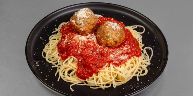 Spaghetti w/ Meatballs