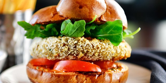 Crispy Chickpea & Eggplant Burger Boxed Lunch