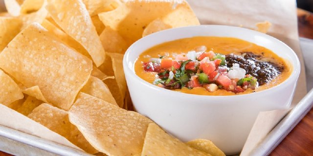 Chipotle Queso & Chips