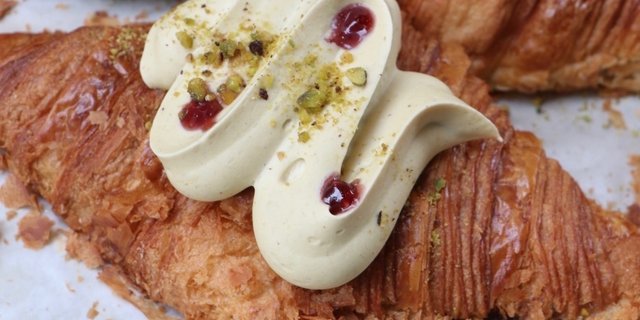 Pistachio Croissant