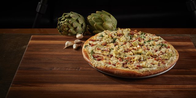 Garlic Chicken Artichoke Pizza