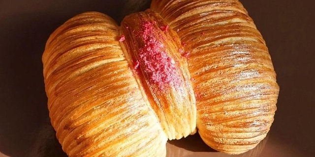 Wildberry Bow Croissant