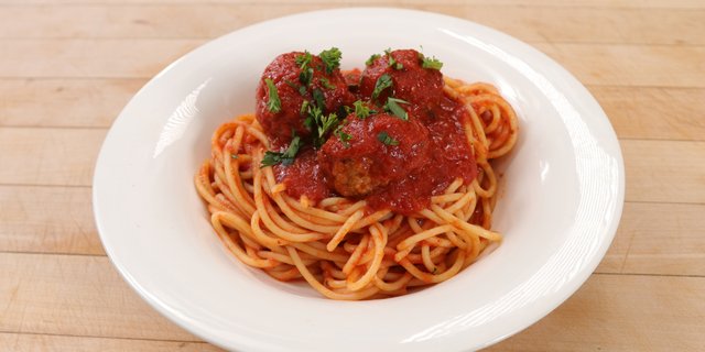 Spaghetti w/ Meatballs