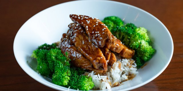 General Tso’s Chicken Boxed Lunch