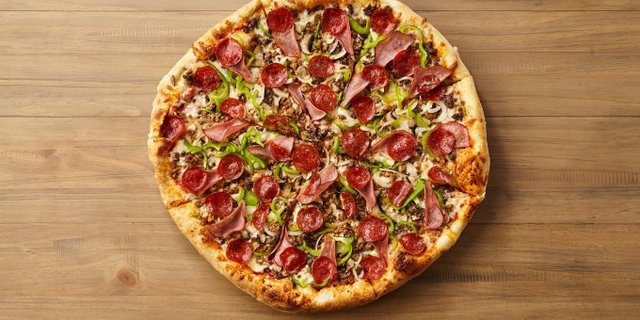 Johnny's Deluxe Pizza