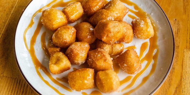 Caramel Zeppolis