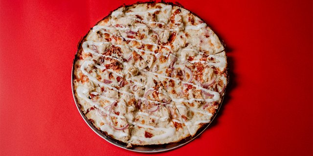 Bar-Style Funkadelic Chicken Pizza