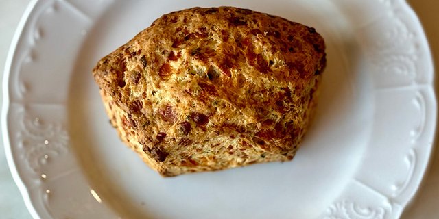 Chili Cheddar Chive Scone