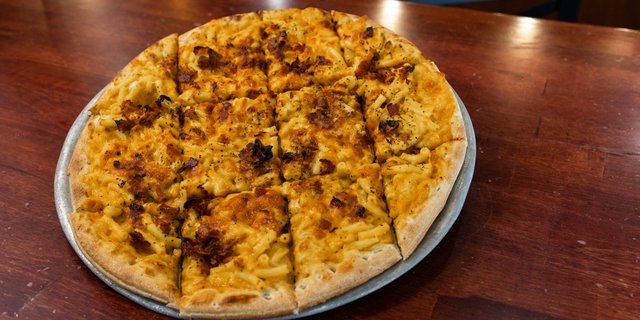 Bacon Mac and Cheese Pizza