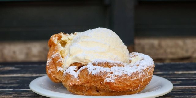 Jumbo Vanilla Cream Puffs
