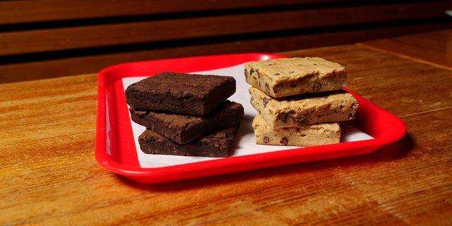 Chocolate Chunk Blondies (Magnolia Bakery)