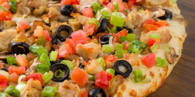 Robbers Roost Pizza With White Sauce