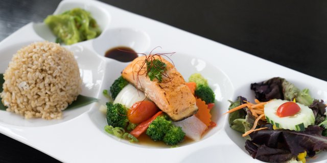Tamarind Salmon Bento Box