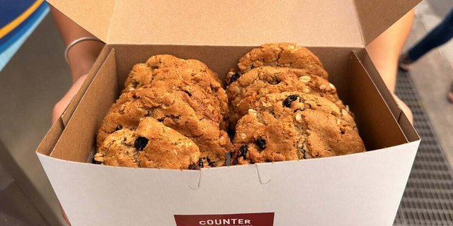 Oatmeal Raisin Walnut Cookie Box