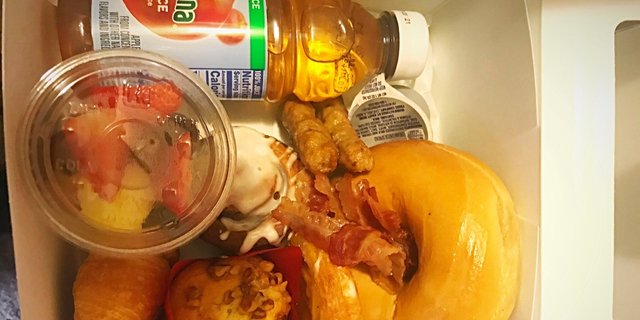 Deluxe Breakfast Box