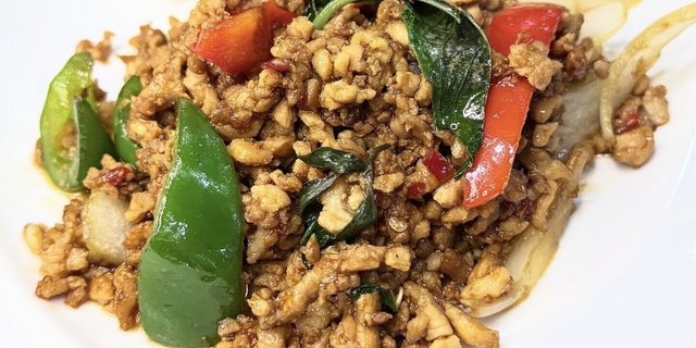 Chicken Chili Basil Tray