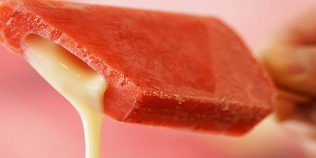 Strawberry Filled w/ Condensed Milk Paleta