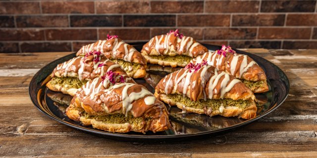 Dubai Croissant Box