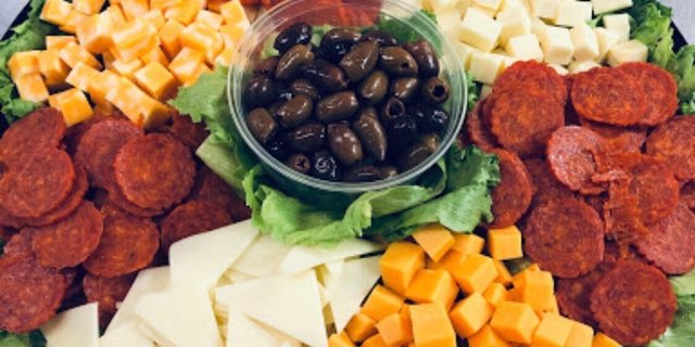 Cheese, Cracker & Veggie Tray