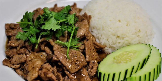 Pad Kra Tiem Prik Thai