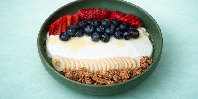 Granola & Yogurt Bowl