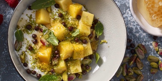Labneh Yogurt w/ Mango & Chocolate