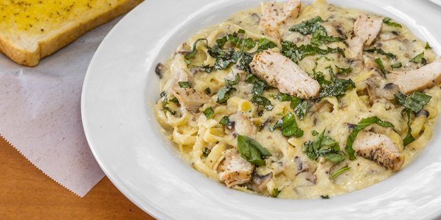 Fettuccini Alfredo W/ Chicken