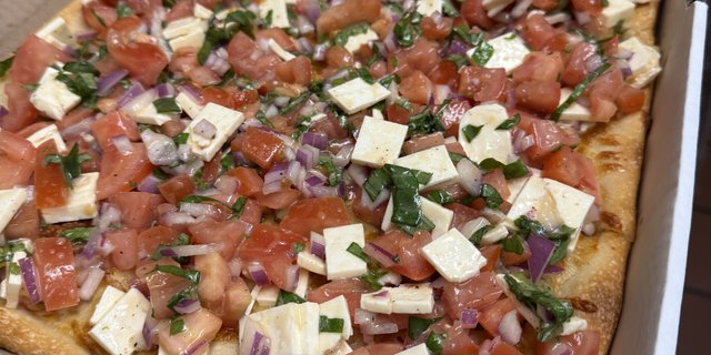 Bruschetta Pan Pizza