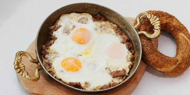 Kavurma Eggs