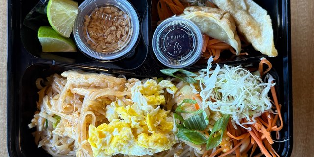 Chicken Pad Thai Box