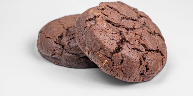 Triple Chocolate Crumble Cookie