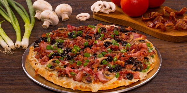 Gluten-Free Sizzlin' Bacon Pizza