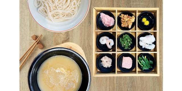 Traditional Crossing-The-Bridge Rice Noodles