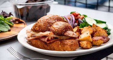 Cafe Raymond