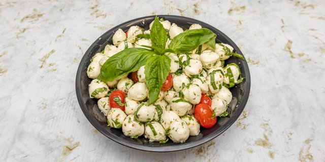 Tomato & Mozzarella Salad