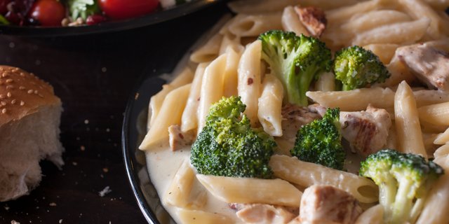 Chicken, Broccoli & Ziti Alfredo