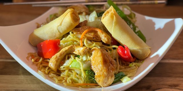 Spicy Grilled Chicken Chow Mein Plate