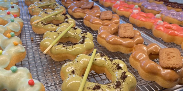 12 Donuts