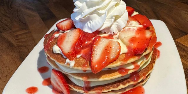 Strawberries & Cream Pancakes