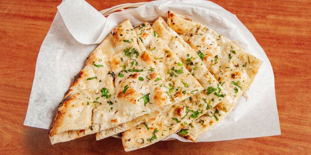 Jalapeño & Cheddar Naan
