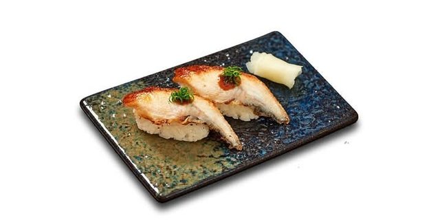 Yellowtail Sushi (4 Pieces)