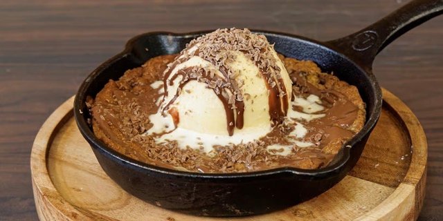 Skillet Cookie