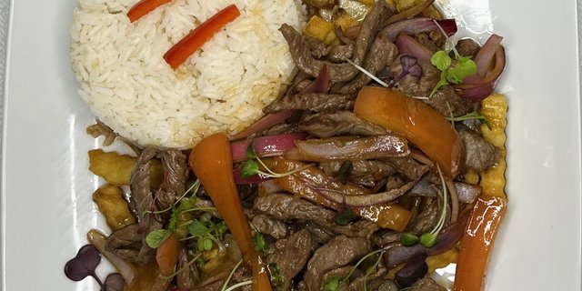 Lomo Saltado Tray