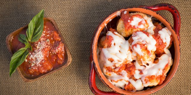 Garlic Knots w/ Cheese