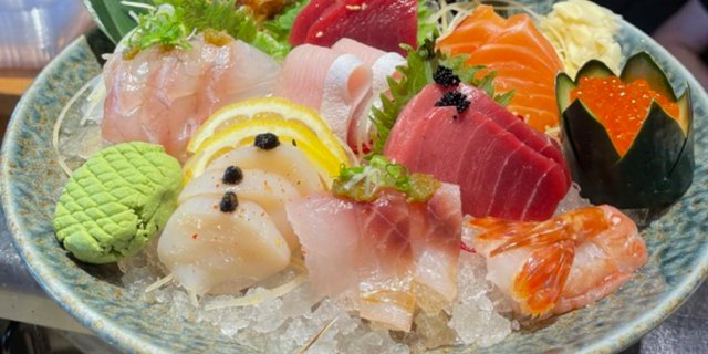 Sashimi Deluxe (15 Pcs)